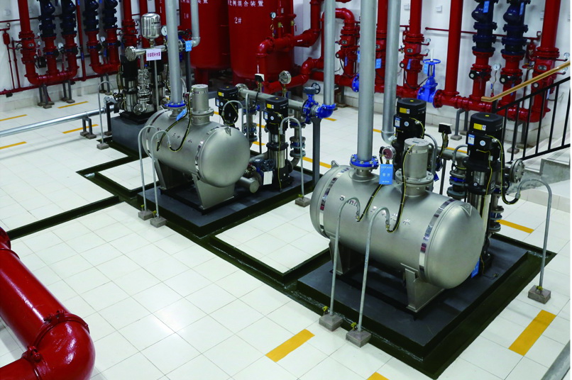 蕪湖時(shí)代金融中心消防泵房設(shè)備、管道安裝，泵房設(shè)備基礎(chǔ)、排水溝、支架細(xì)部做法